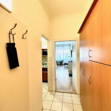 Sunny Midterm Apartment Budapest